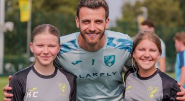 Canaries quartet visit young goalkeepers at The Nest